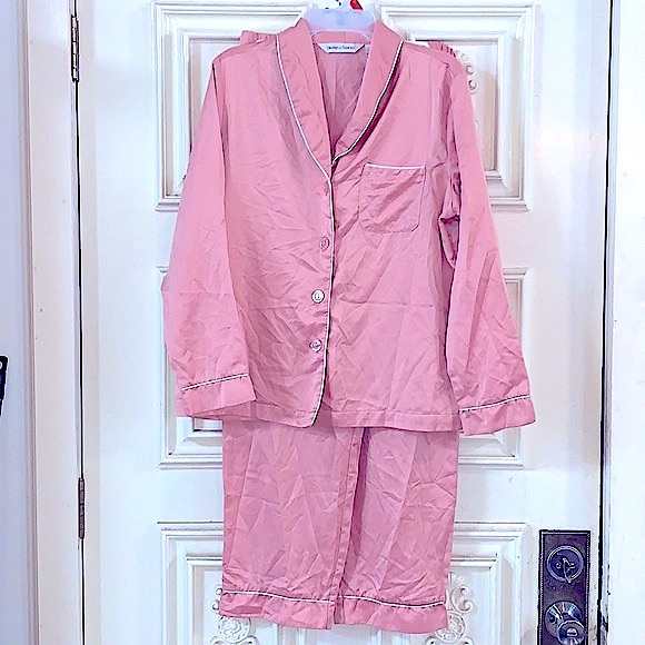 Lovely & Elegant; Ladies 2pc Long PJ’s Pajamas Set/Lounge Wear Glam Comfy
Mauve - Picture 4 of 16
